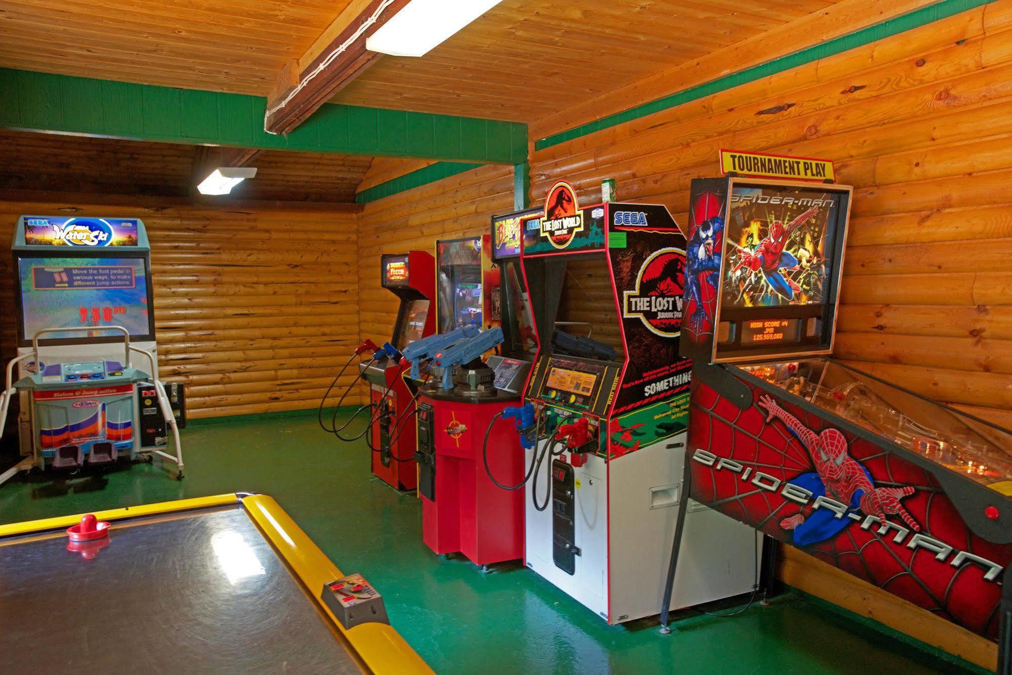 Arrowhead Resort Campground Plainville 外观 照片