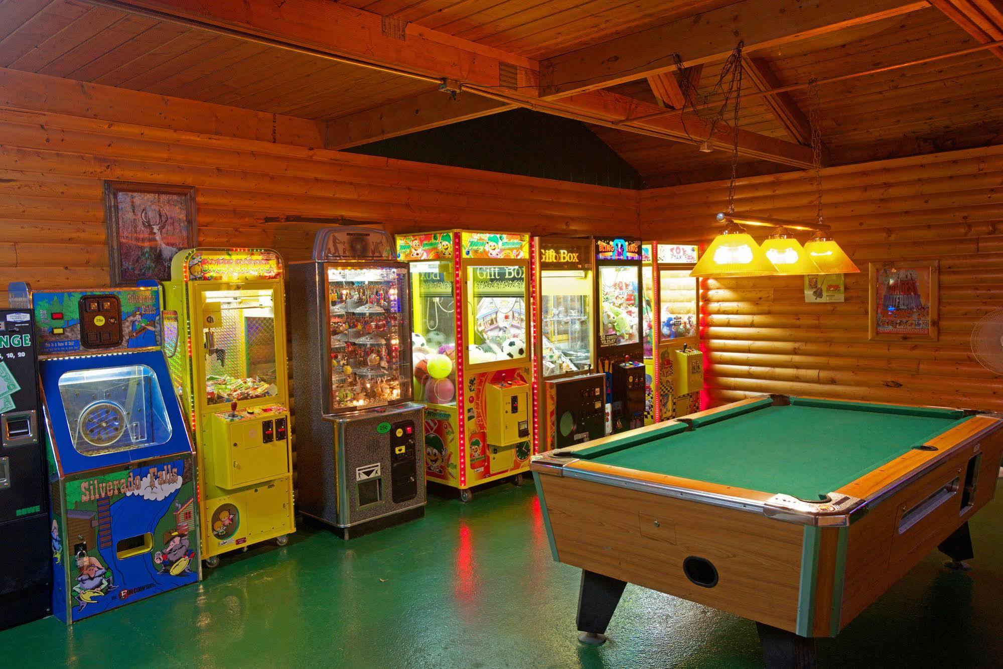 Arrowhead Resort Campground Plainville 外观 照片
