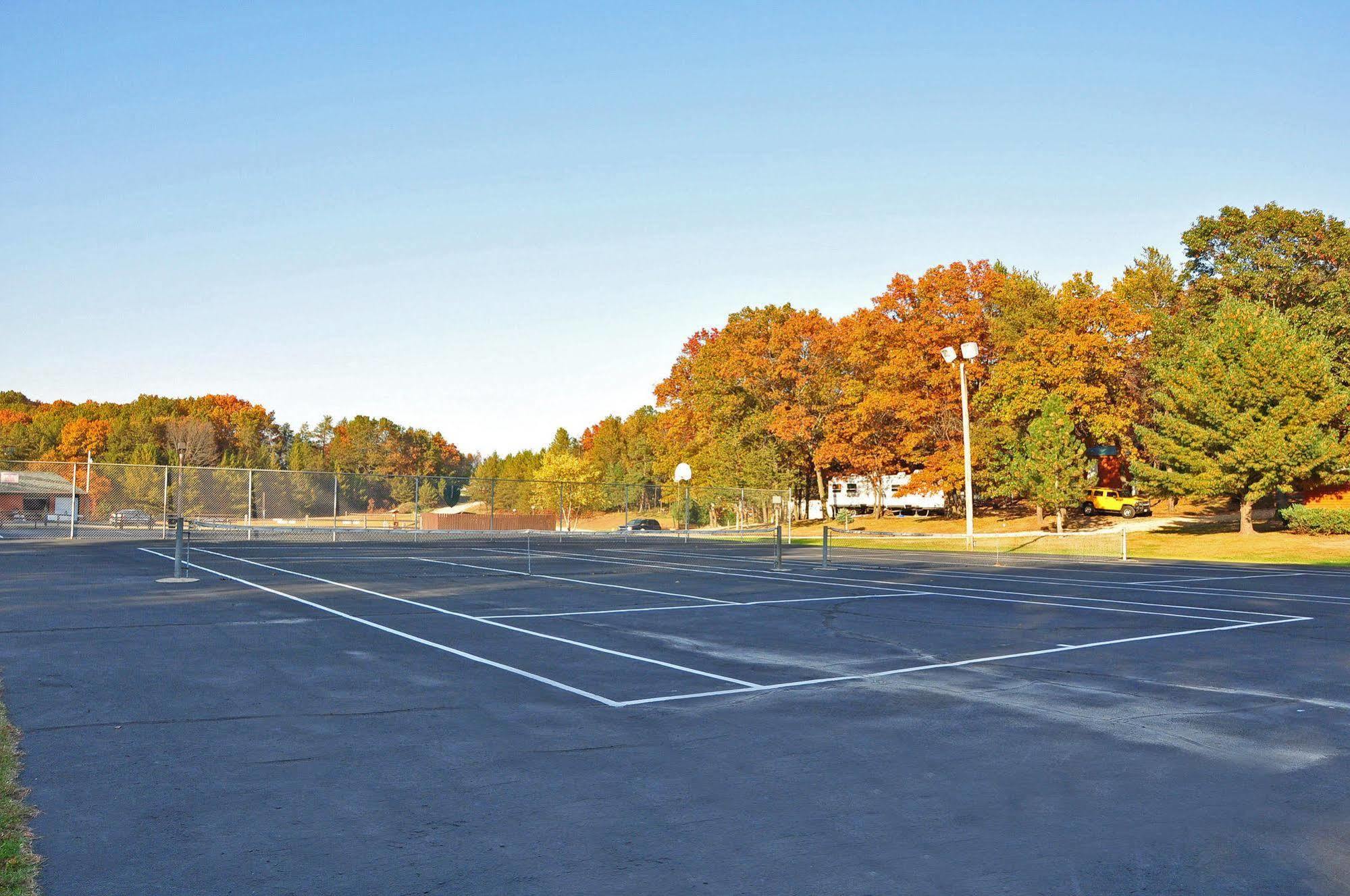 Arrowhead Resort Campground Plainville 外观 照片