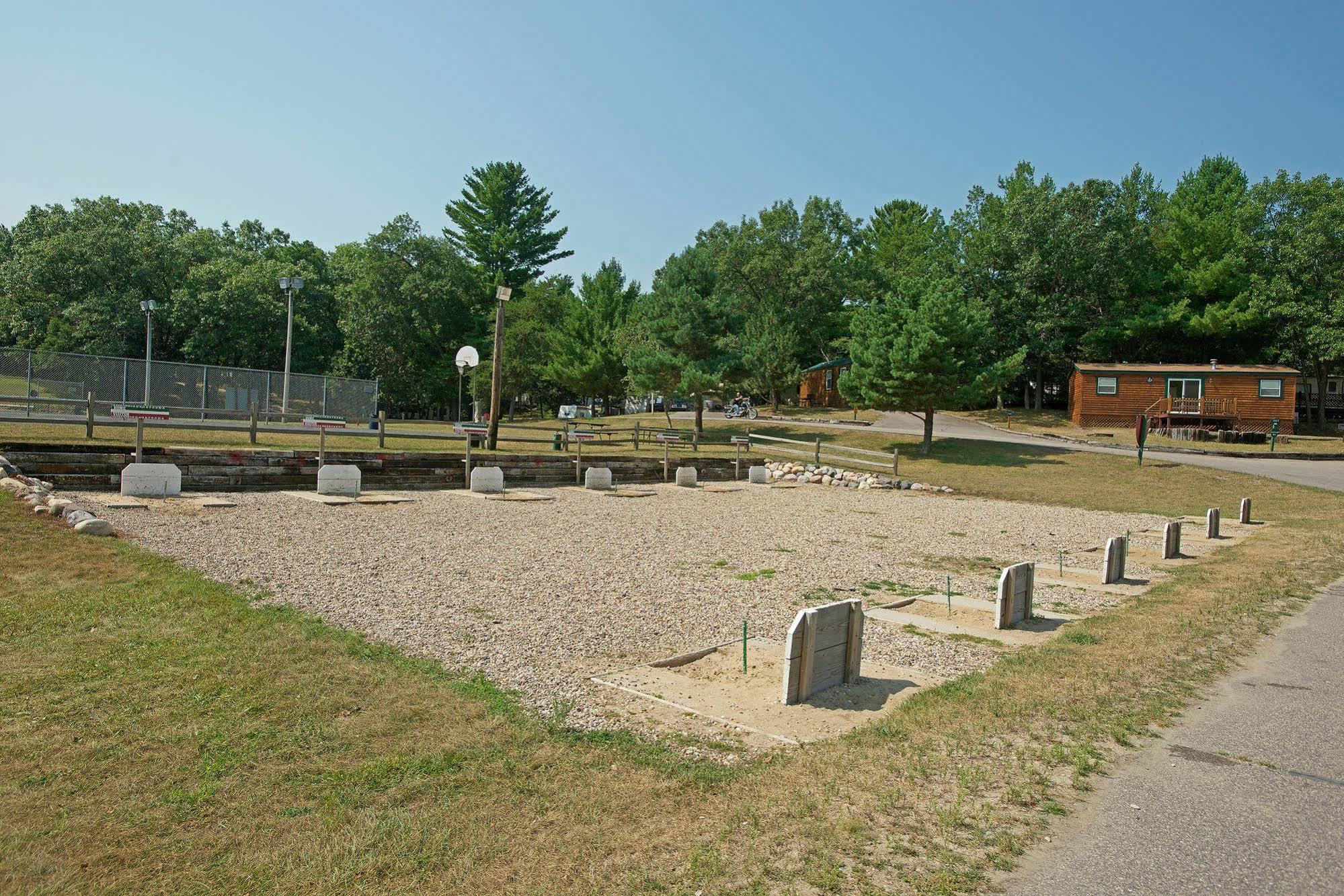 Arrowhead Resort Campground Plainville 外观 照片