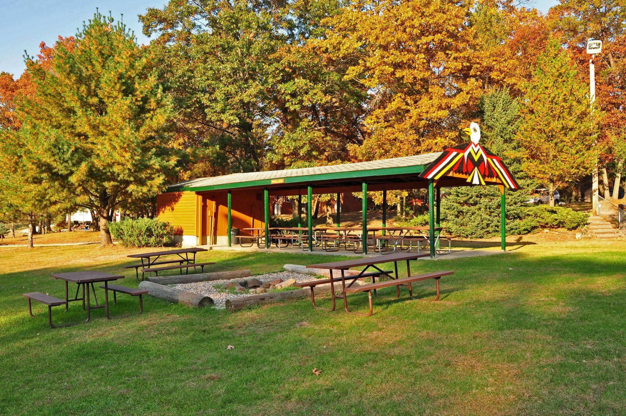 Arrowhead Resort Campground Plainville 外观 照片
